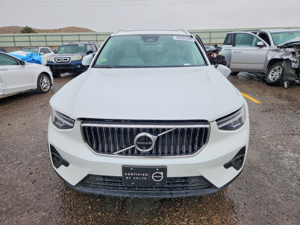 Volvo XC40 2025 — Copart