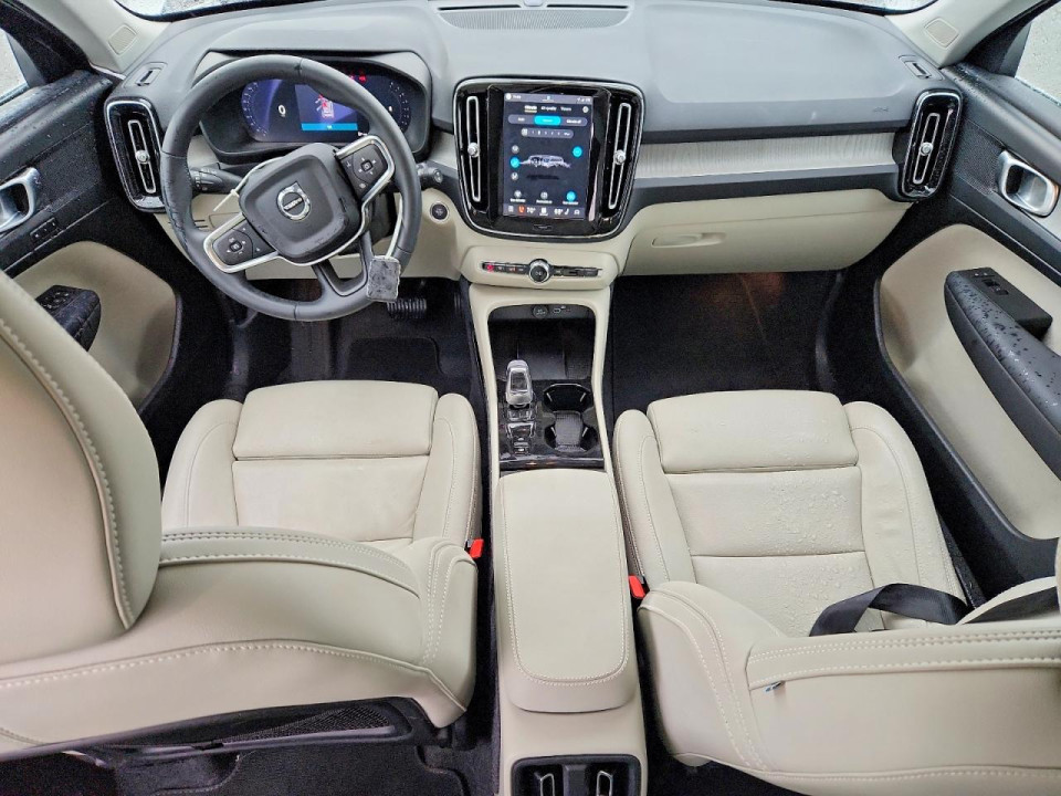Volvo XC40 2025 — Copart