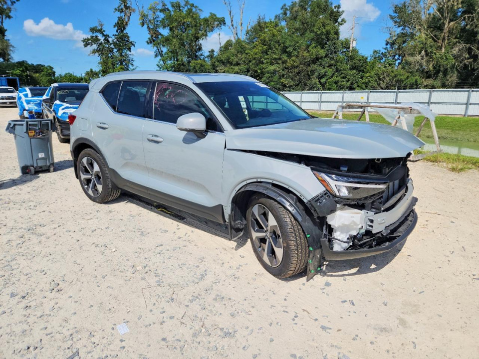 Volvo XC40 2025 — Copart