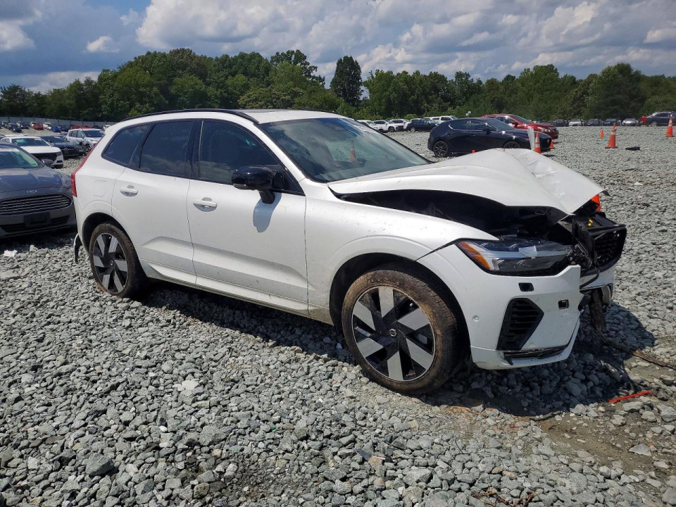 Volvo XC60 PLUS 2025 — Copart