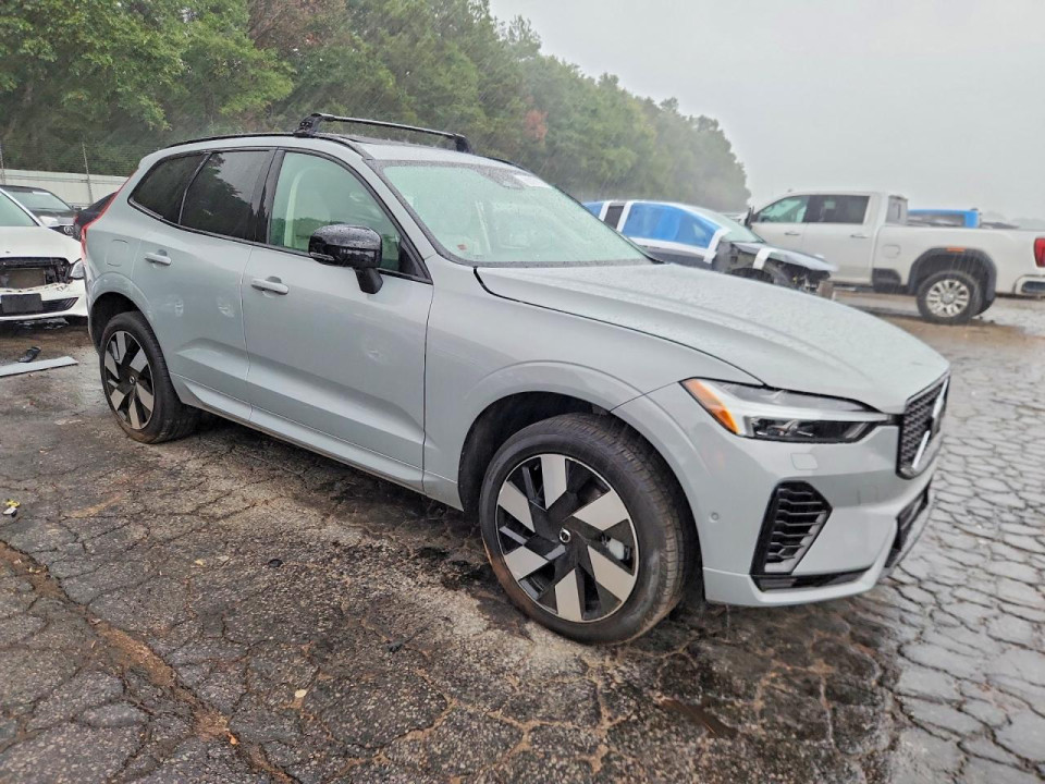 Volvo XC60 PLUS 2025 — Copart