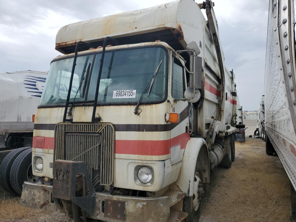 Volvo XPEDITORWX 2002 — Copart